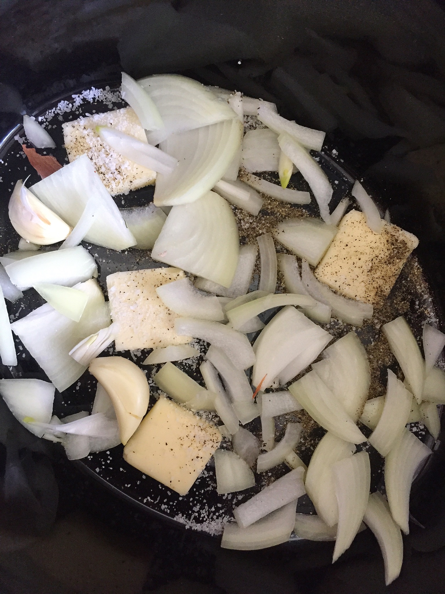 SLOW COOKER SALMON WITH POTATOES, FENNEL, AND HERBS // laurenariza.com // recipe schmecipe