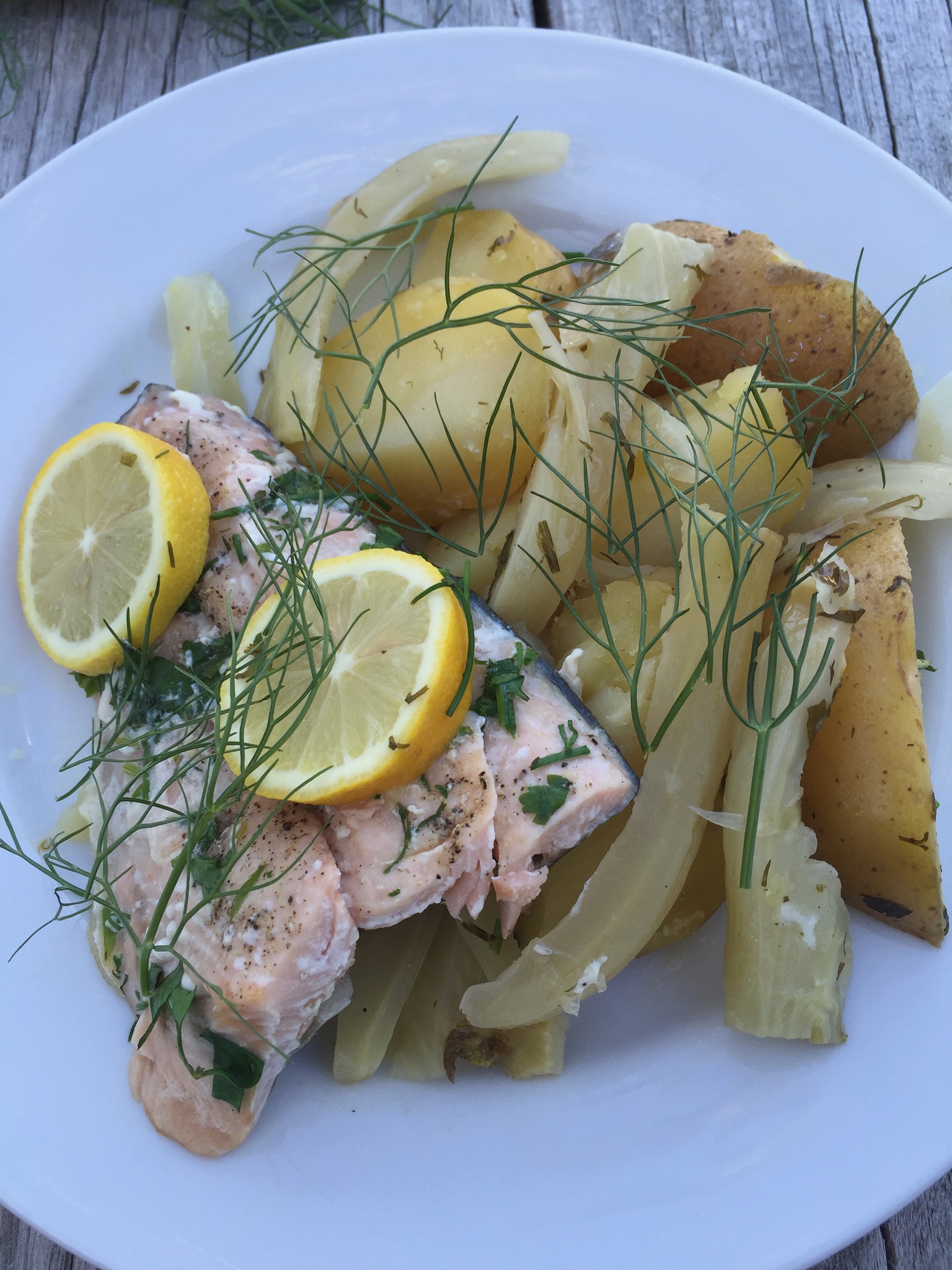 SLOW COOKER SALMON WITH POTATOES, FENNEL, AND HERBS // laurenariza.com // recipe schmecipe